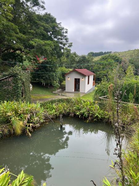 The photo shows the Centro de Lazer Pingo d'água located in the city of Caxambu.