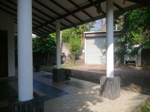 Na fotografii je vidět objekt House for rent nacházející se ve městě Devinuwara.