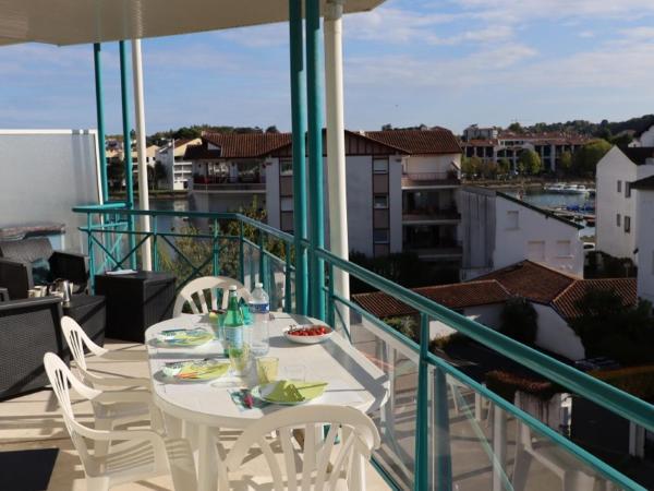 Na zdjęciu widoczny jest obiekt Appartement à Ciboure avec piscine chauffée et parking privé - FR-1-239-560 położony w mieście Ciboure.