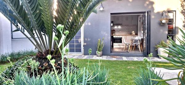 Kuva 6: Tiny Home on Broadway