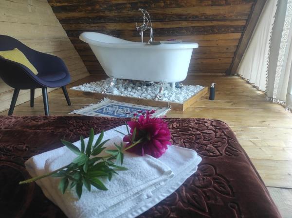 På billedet ses objektet Noapte de Poveste beliggende i byen Ilva Mare.