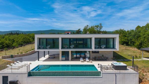 A la foto es mostra l'objecte New Villa Hillside Gem heated pool,HotTub,Billiard situat a la ciutat de Kasali.