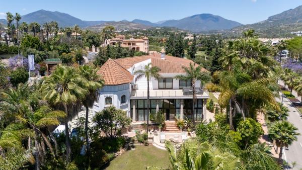 A la foto es mostra l'objecte Atalya Rio Verde situat a la ciutat de Marbella.
