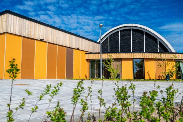 A la foto es mostra l'objecte Idrætscenter Jammerbugt situat a la ciutat de Fjerritslev.