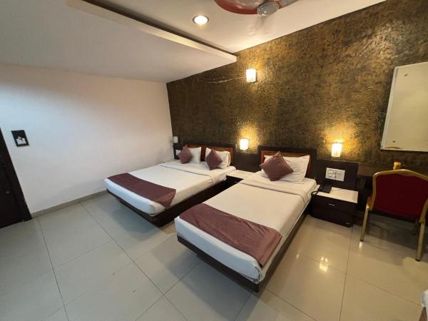 A la foto es mostra l'objecte Paradise Hotel and Banquet, Indore situat a la ciutat de Indore.