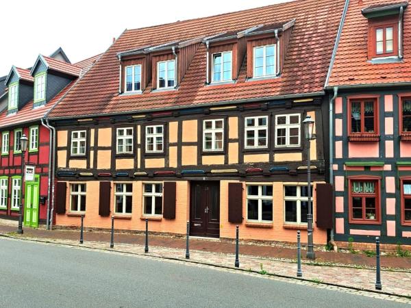 Na fotografii je vidět objekt Ferienwohnung Kogge im Zentrum von Röbel nacházející se ve městě Röbel.