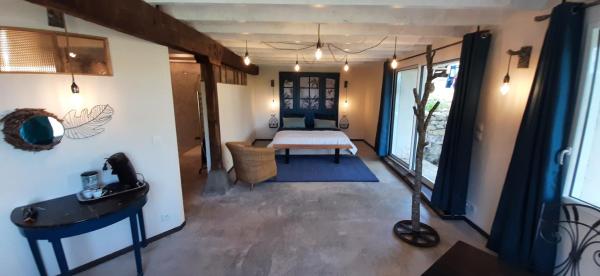 Na zdjęciu widoczny jest obiekt L'atelier de François położony w mieście Bannes.