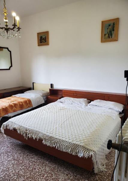 A la foto es mostra l'objecte Casa venturini situat a la ciutat de Imola.