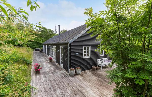 A la foto es mostra l'objecte Cozy Home In Dronningmølle With Wifi situat a la ciutat de Dronningmølle.