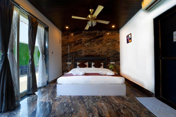 Deluxe Room - Code Red Resort