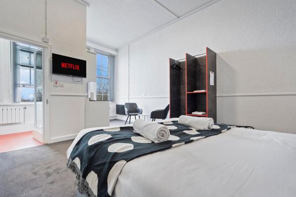Photo 1 : Stylish Double Studio Near the City Centre with Netflix Parking