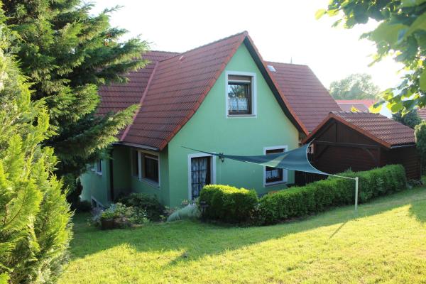 A la foto es mostra l'objecte Geräumige Ferienwohnung Mit Terrasse, In Günstiger Zentraler Lage In Der Oberlausitz, Idealer Ausgangspunkt Für Vielerlei Ausflüge In Die Umgebung situat a la ciutat de Ralbitz.