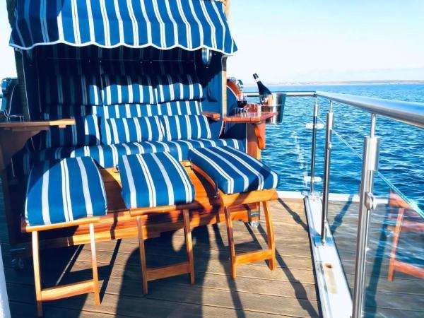 A la foto es mostra l'objecte Schwimmendes Haus Elandi situat a la ciutat de Niemegk.