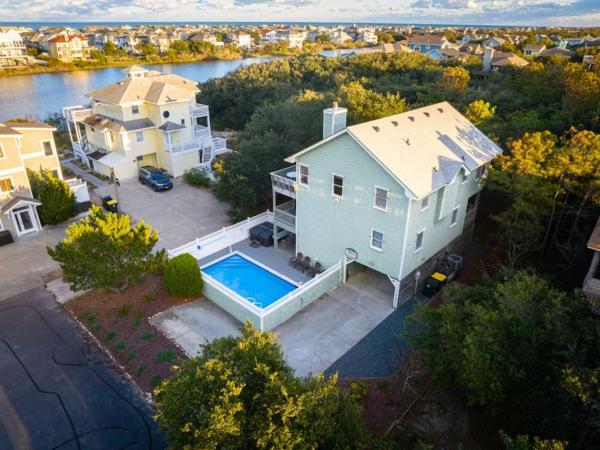 A la foto es mostra l'objecte Private Pool Spa & Spacious Deck situat a la ciutat de Corolla.