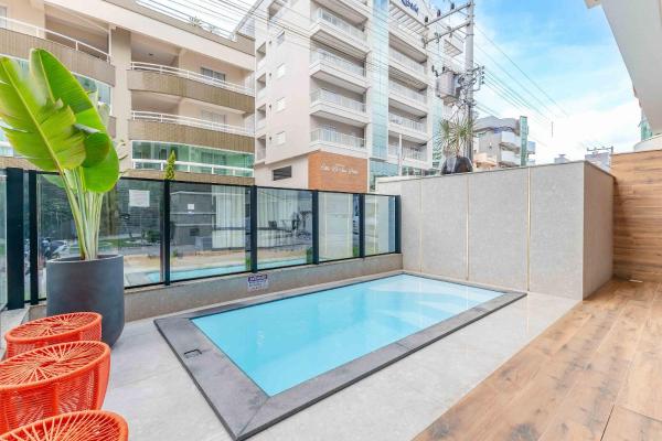 A la foto es mostra l'objecte Lindíssimo Apto em Condominio com Piscina - Bombas situat a la ciutat de Bombas.