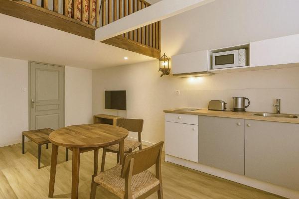 Authentic Duplex on the Quays Historic Old Lyon, Лион