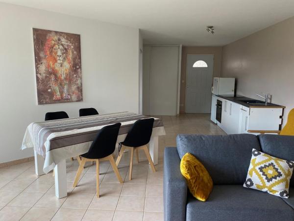 A la foto es mostra l'objecte Dépendance paisible situat a la ciutat de Pezens.