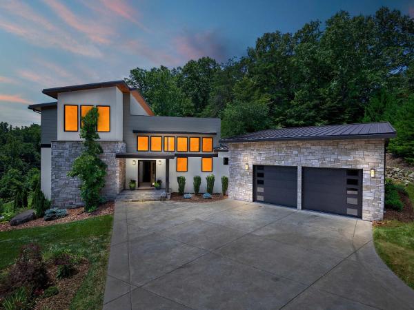 写真にはStoney Knob市にあるLuxe 5BR with Home Theater, Pool Table and Firepitが写っています。