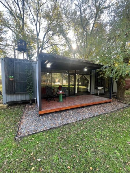 En la foto se muestra el objeto Casa modular en el monte ubicado en la ciudad de Chascomús.
