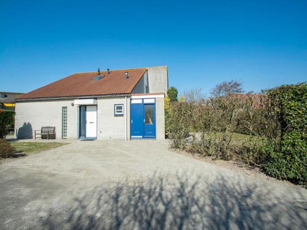 Charming villa near sandy beach, Julianadorp