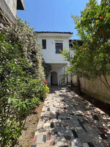 Auf dem Foto ist das Objekt MoodHaus - City Garden Escape in der Stadt Shkodra zu sehen.