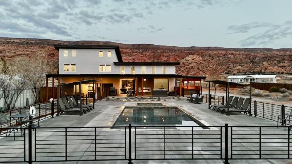 Brand New 5 Bedroom All Suites With Private Pool - Oowah Lake, UT