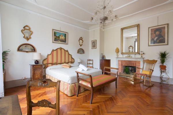 Na zdjęciu widoczny jest obiekt Santo Spirito Palace położony w mieście Florencja.