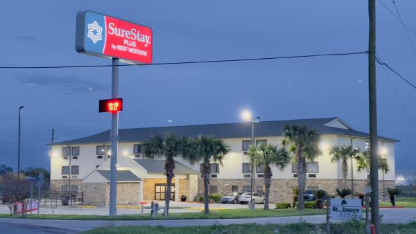 A la foto es mostra l'objecte SureStay Plus by Best Western St. James Donaldsonville situat a la ciutat de Darrow.
