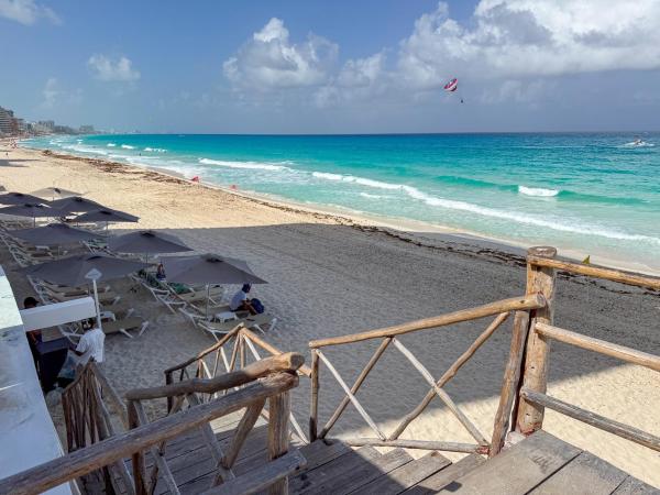 Billede 8: Oceanfront w/balcony, pool & beach access