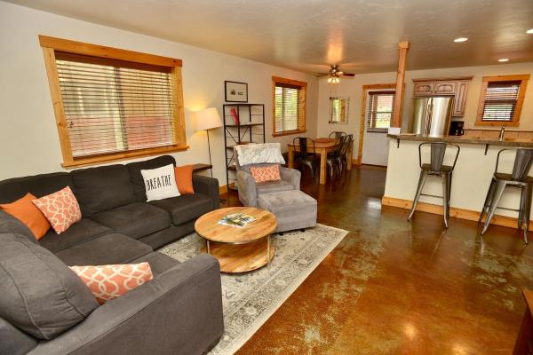 La photo montre l'objet Sweet Dreams Retreat - Pet friendly home near Golf Course and Ponderosa Park w/ Wifi & garage situé dans la ville de McCall.