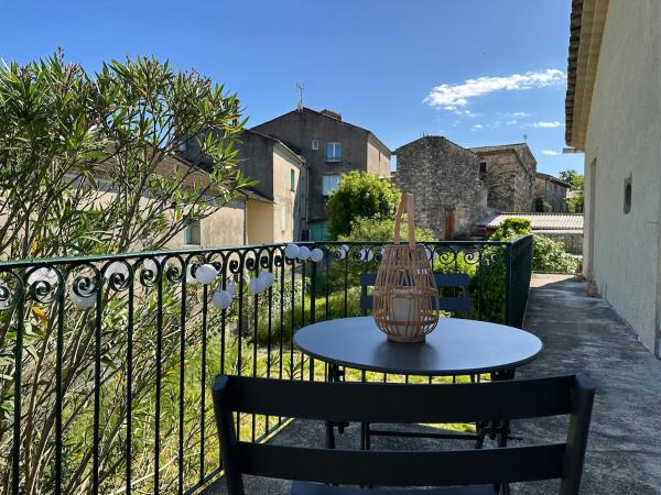 A la foto es mostra l'objecte Villa Jeanne situat a la ciutat de Ners.