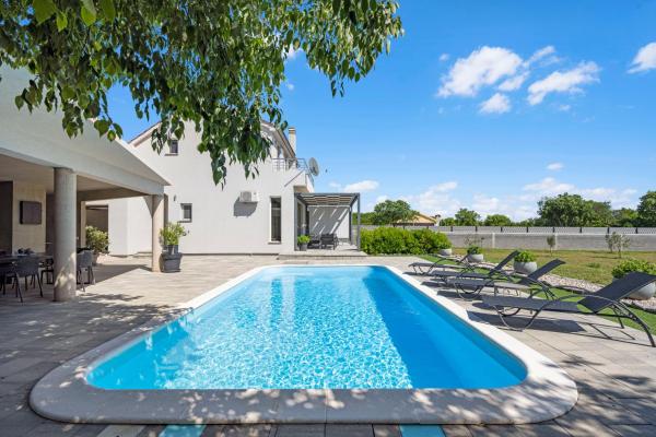 Auf dem Foto ist das Objekt Villa Tonka with private pool near Krka in der Stadt Širitovci zu sehen.