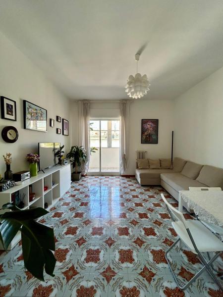 A la foto es mostra l'objecte Casa Carriero situat a la ciutat de Bari.
