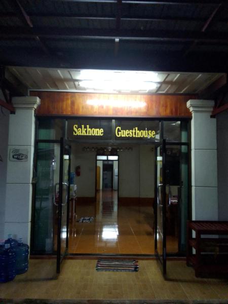 写真にはBan Pho Touane市にあるSakhone guesthouseが写っています。