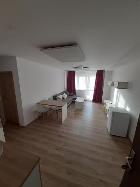 The photo shows the Hotel Felicia located in the city of Kaluža.
