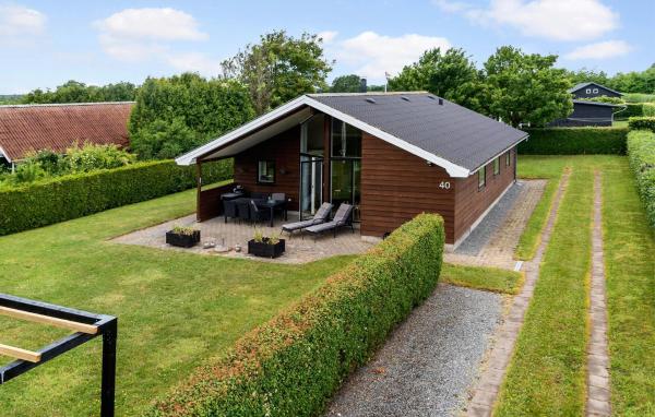 På billedet ses objektet Holiday Home Råde Strandpark I beliggende i byen Aarøsund.