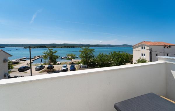 A la foto es mostra l'objecte Stunning Apartment In Turanj With Wifi situat a la ciutat de Turanj.
