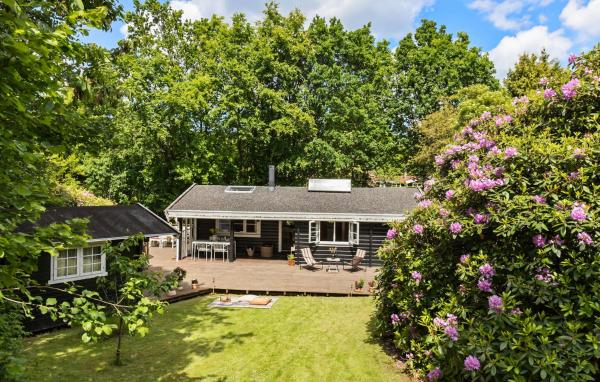 Na zdjęciu widoczny jest obiekt 3 Bedroom Beautiful Home In Hornbæk położony w mieście Ålsgårde.