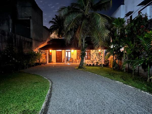 The photo shows the Dahara Holiday Banglow located in the city of Kombichankulama.