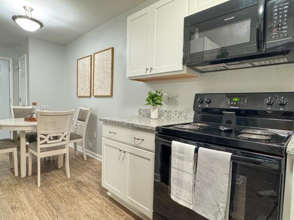 Your Baton Rouge Home Base! Spacious 2br Apartment - Baton Rouge, LA