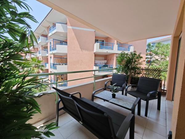 A la foto es mostra l'objecte L'échappée du port situat a la ciutat de Fréjus.