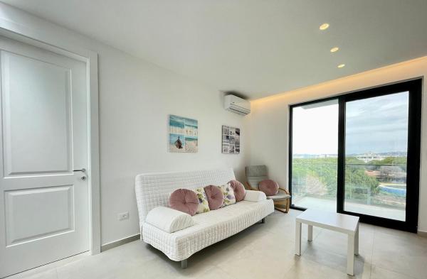 A la foto es mostra l'objecte Lovely sea-view apartment situat a la ciutat de Golem.