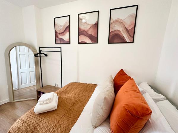 Foto 8: Chic & Modern 2BR Apartment - Luxury Manchester Retreat