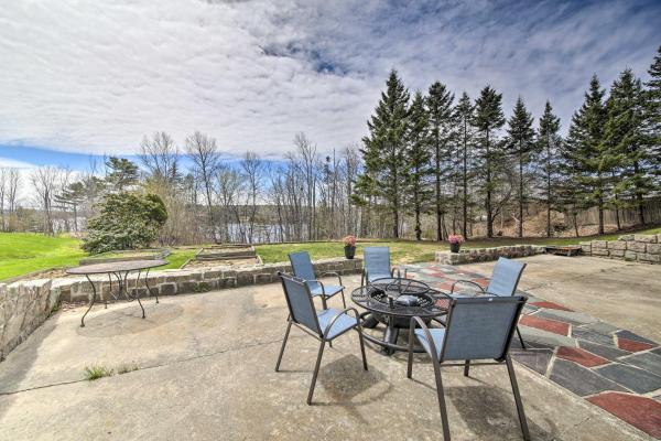 Na zdjęciu widoczny jest obiekt Colonial Home in Bucksport with River Views! położony w mieście Prospect.