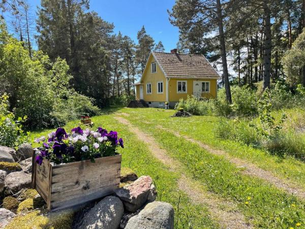 Kuvassa näkyy kohde 4 person holiday home in FÄRJESTADEN, joka sijaitsee kaupungissa Algutsrum.