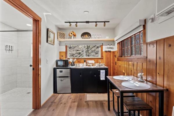 Timber Lodge Cabin 9 - Colorado Springs, CO