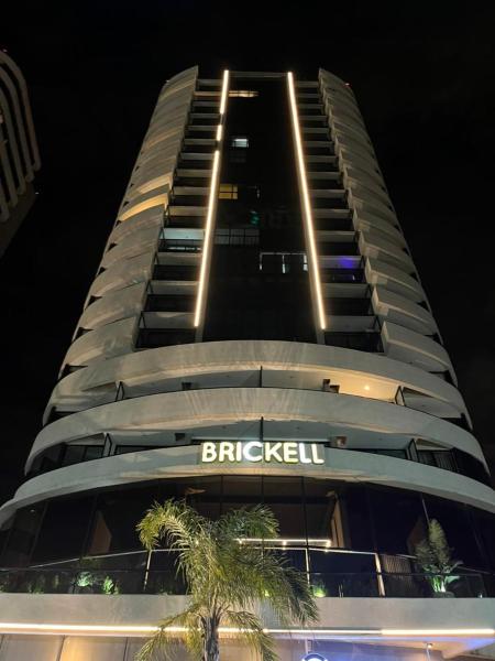 照片显示了位于Bancalari市的Torres Brickell Six物件。