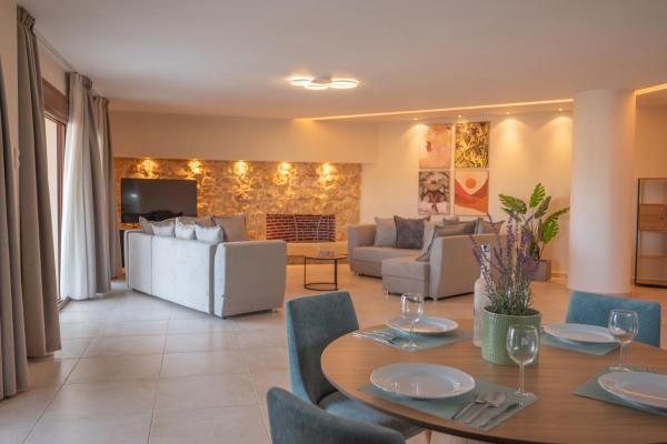 Na zdjęciu widoczny jest obiekt Blionis Sea View Lux Suite położony w mieście Kástron.