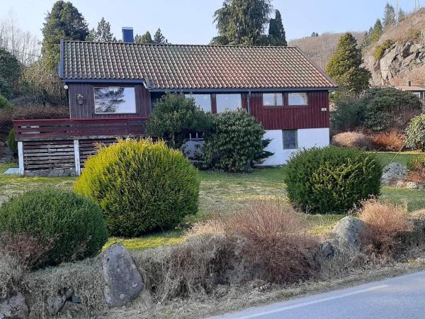 På billedet ses objektet 6 person holiday home in Lyngdal beliggende i byen Lyngdal.