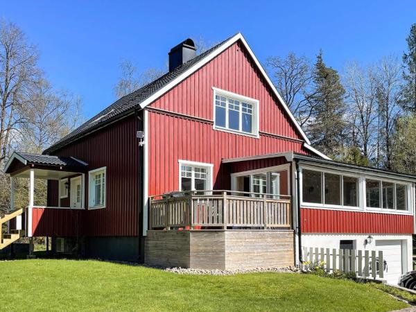 På bildet vises objektet 4 star holiday home in TVÄRRED som ligger i byen Vasared.